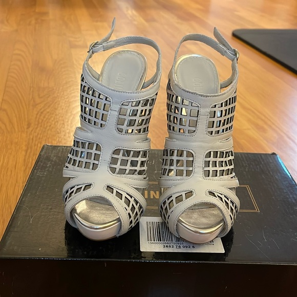 Colin Stuart white caged style heels - Picture 1 of 3